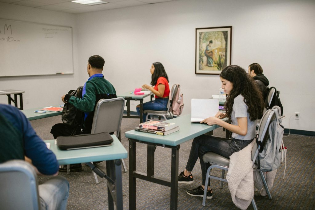 PGDM or Distance MBA What’s Best for Working Professionals